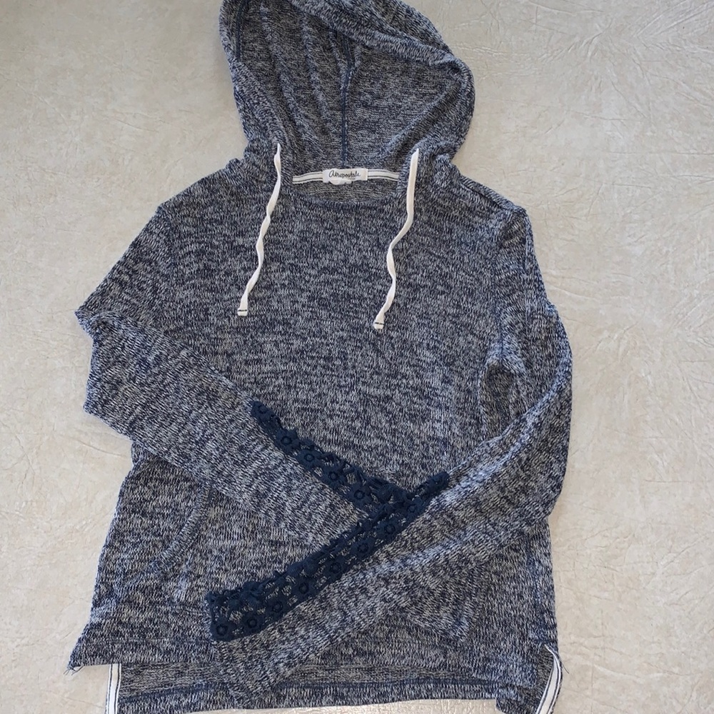 Knitted Light Sweatshirt with Lace Arm Detail